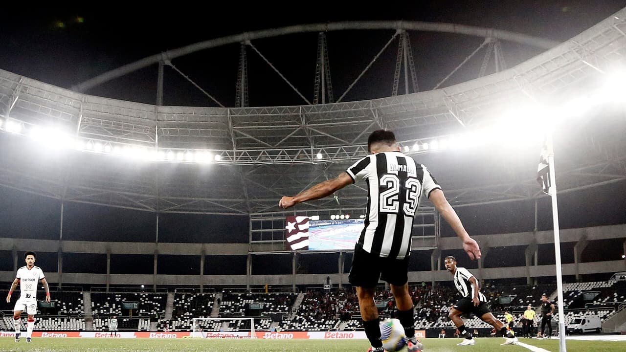 Torcida do Botafogo frustrada após gol do Vitória: ‘Está acontecendo de novo’