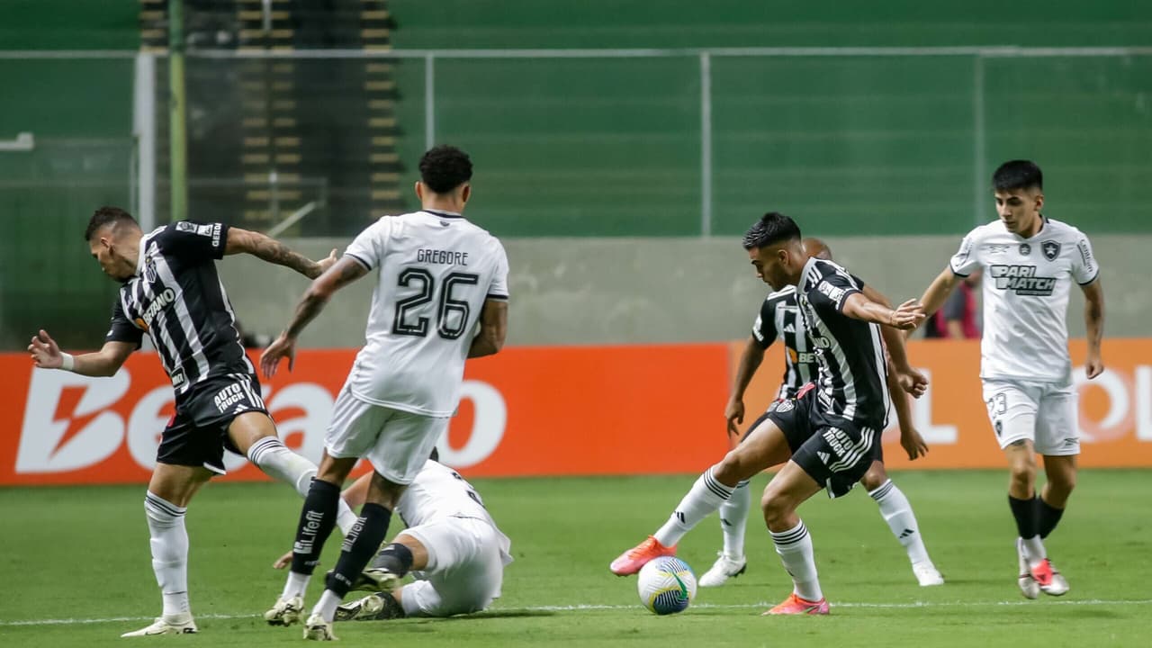 Torcedores do Atlético elogiam jogador do Botafogo: 'É difícil fazer gols'