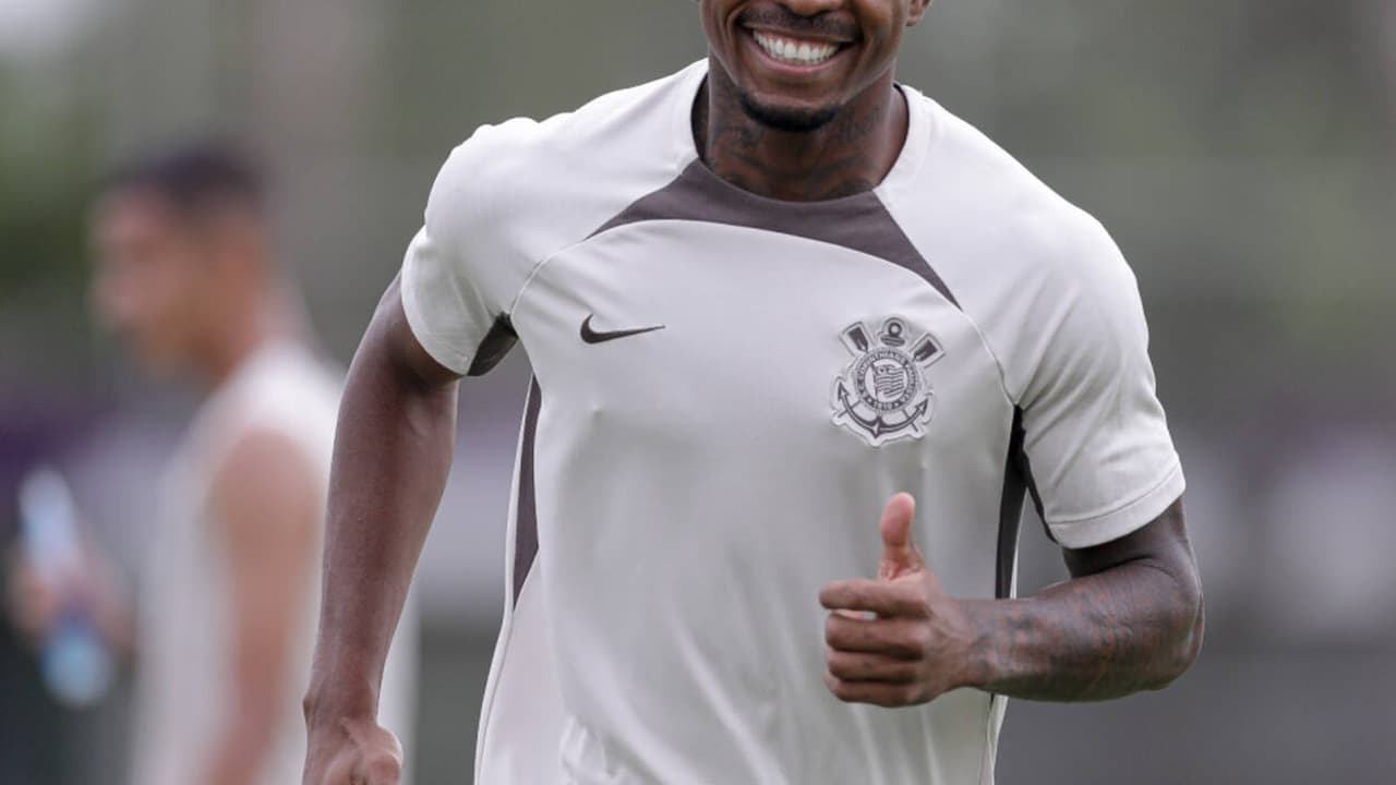 Com treino nas folgas, Cacá retorna antes do previsto ao Corinthians