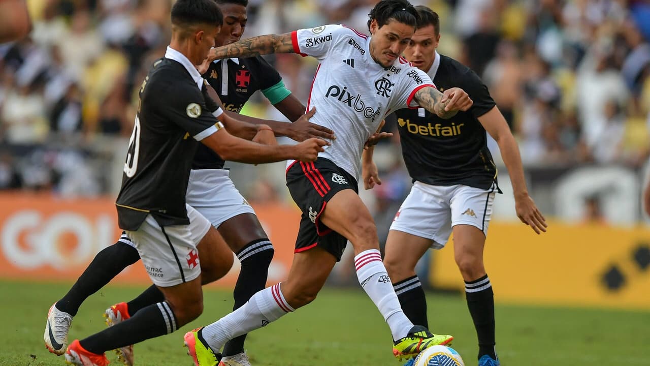 Torcedores do Vasco irritados com derrota do Flamengo: 'Melhor fechar portas'