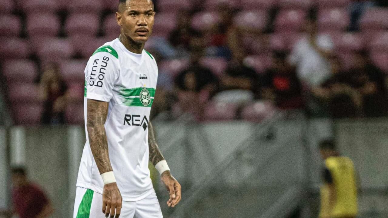 Zé Gabriel não deve retornar ao Vasco, e Coritiba prepara proposta