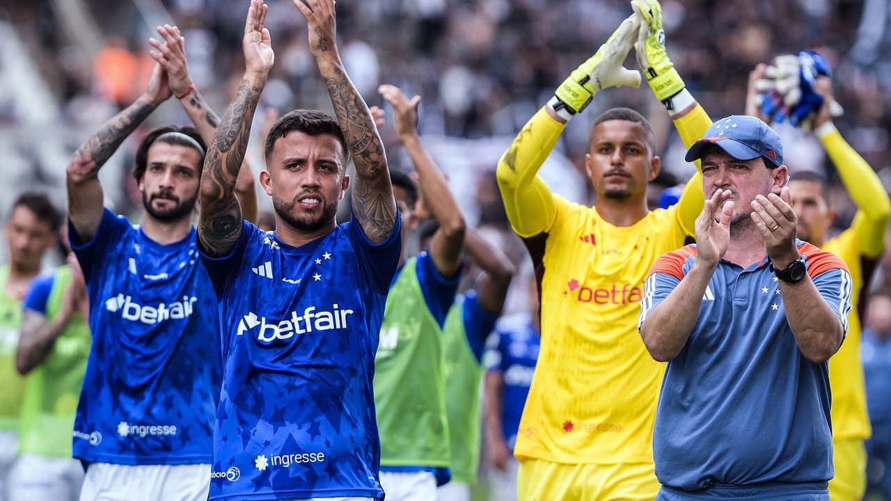 Cruzeiro desembarca em Assunção para final da Sul-Americana; veja registros