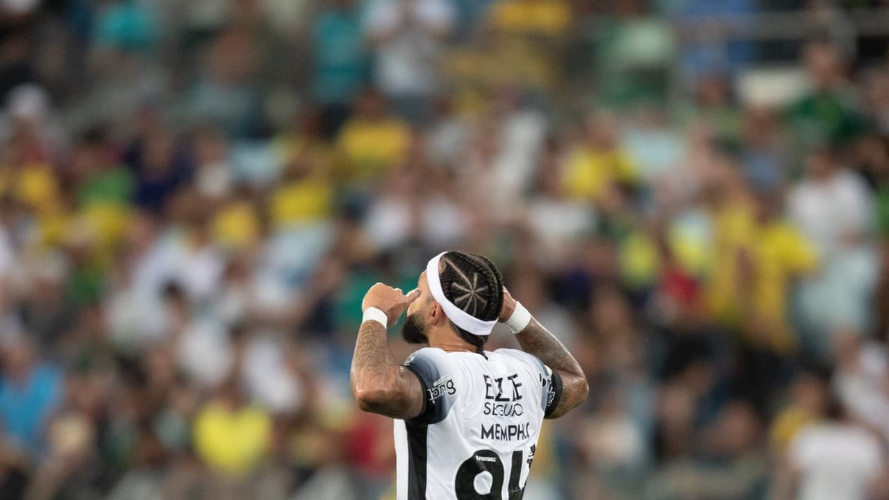 Torcedores do Corinthians enlouquecem com golaço de Depay: ‘Apreciem’