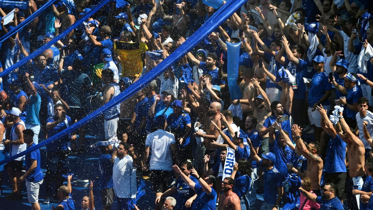 Os jogadores do Cruzeiro enfrentaram dificuldades para chegar à final nos Estados Unidos.