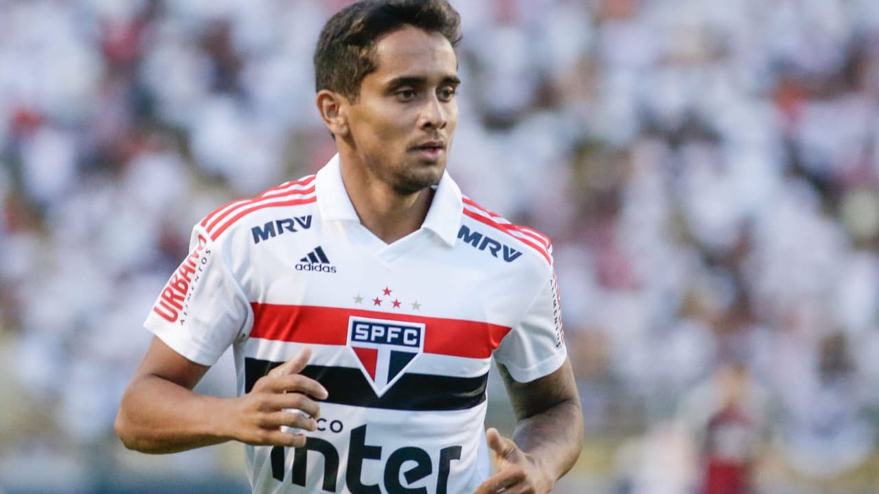 Ex-jogador do esporte e do São Paulo, de 26 anos, anuncia aposentadoria do futebol após sofrer lesão grave