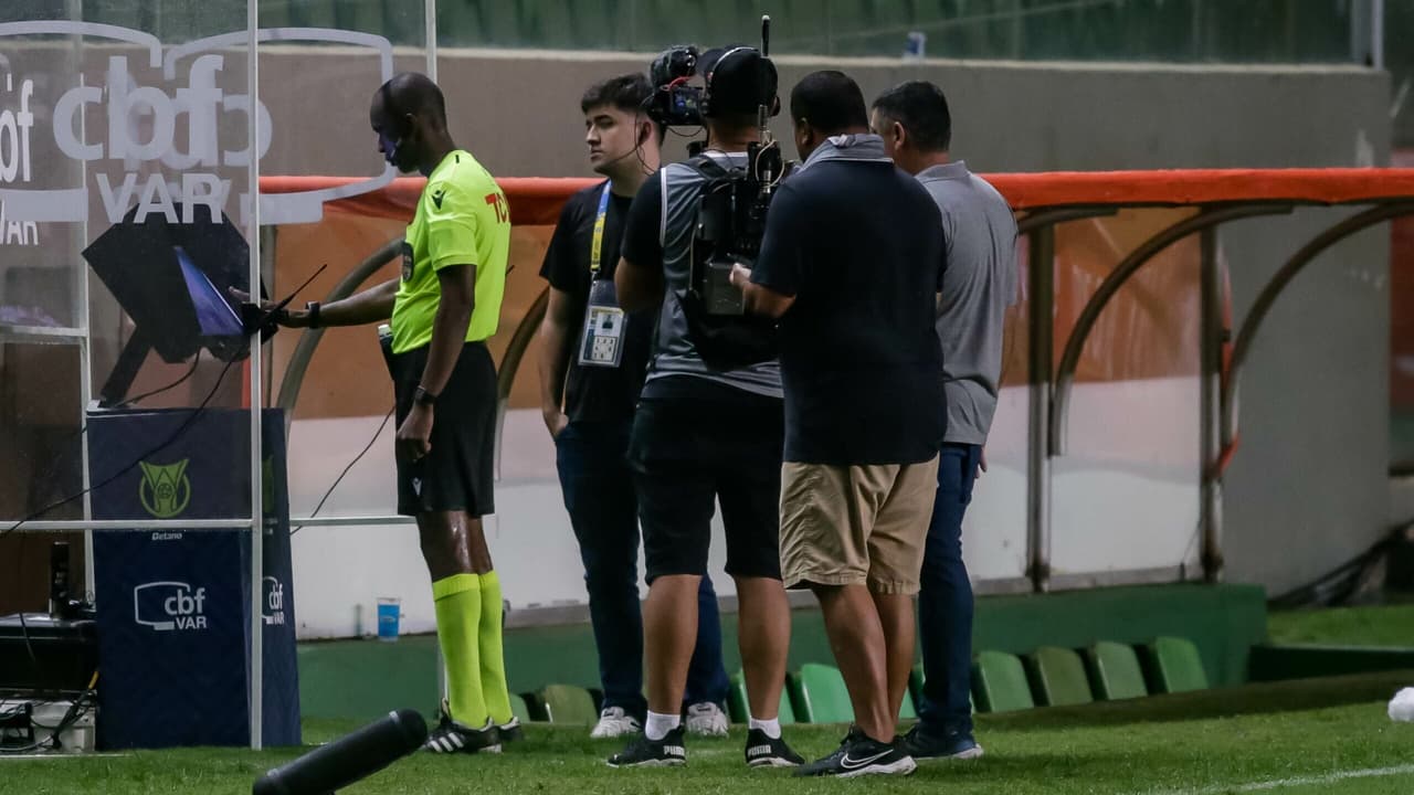 Saiba se o STJD pode tirar Luiz Henrique de Palmeiras x Botafogo