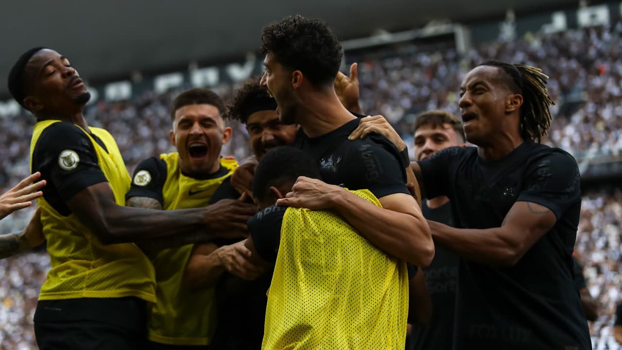 A torcida enlouqueceu com a vitória do Corinthians na partida contra o Vasco.