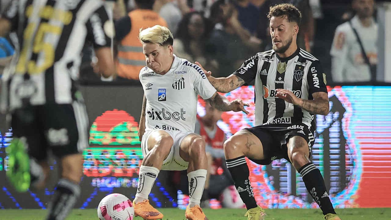 O Santos venceu apenas uma das últimas cinco partidas contra o Atlético-MG;   veja retrospectiva