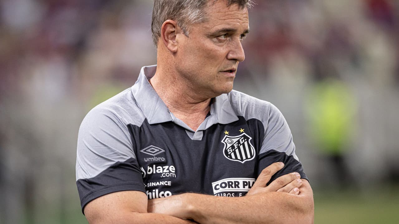 Aguirre deixou o Santos com o pior histórico do clube como técnico em um século;   Ver lista