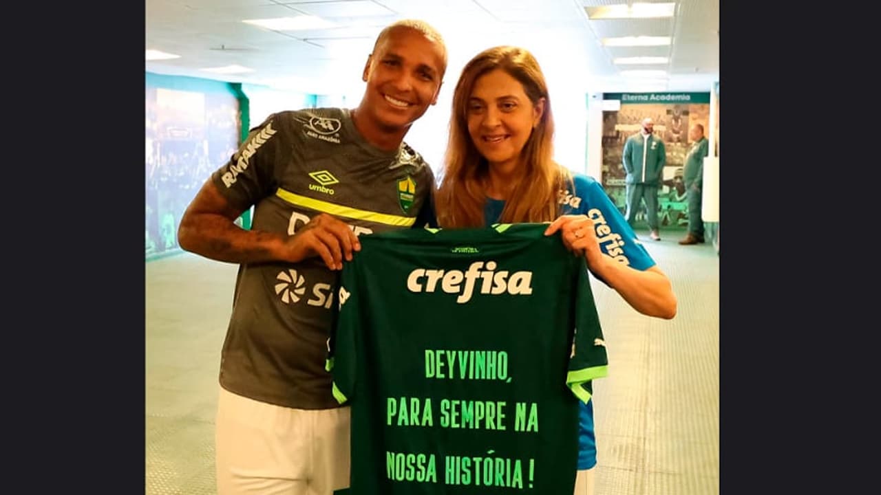 Em ‘regresso a casa’, Daverson é homenageado por torcedores e dirigentes do Palmeiras