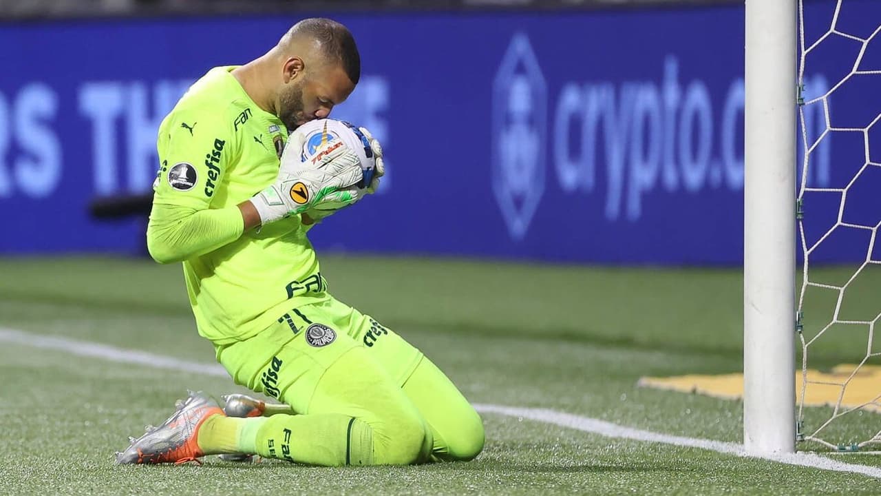 Weverton disse sobre os pedidos de pênaltis dos torcedores do Palmeiras: 'Um dia eu cobro!'