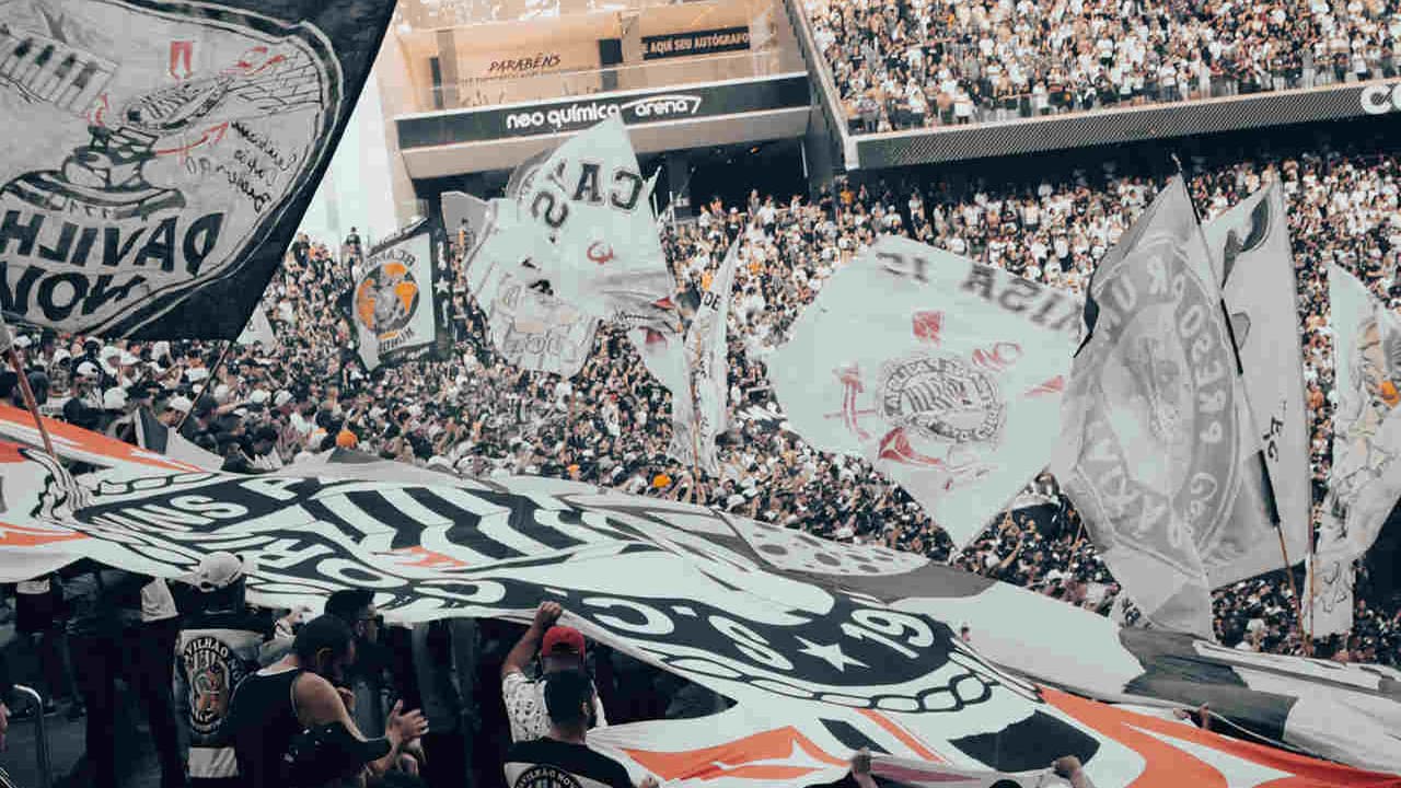 Corinthians protesta contra chegada de Cuca