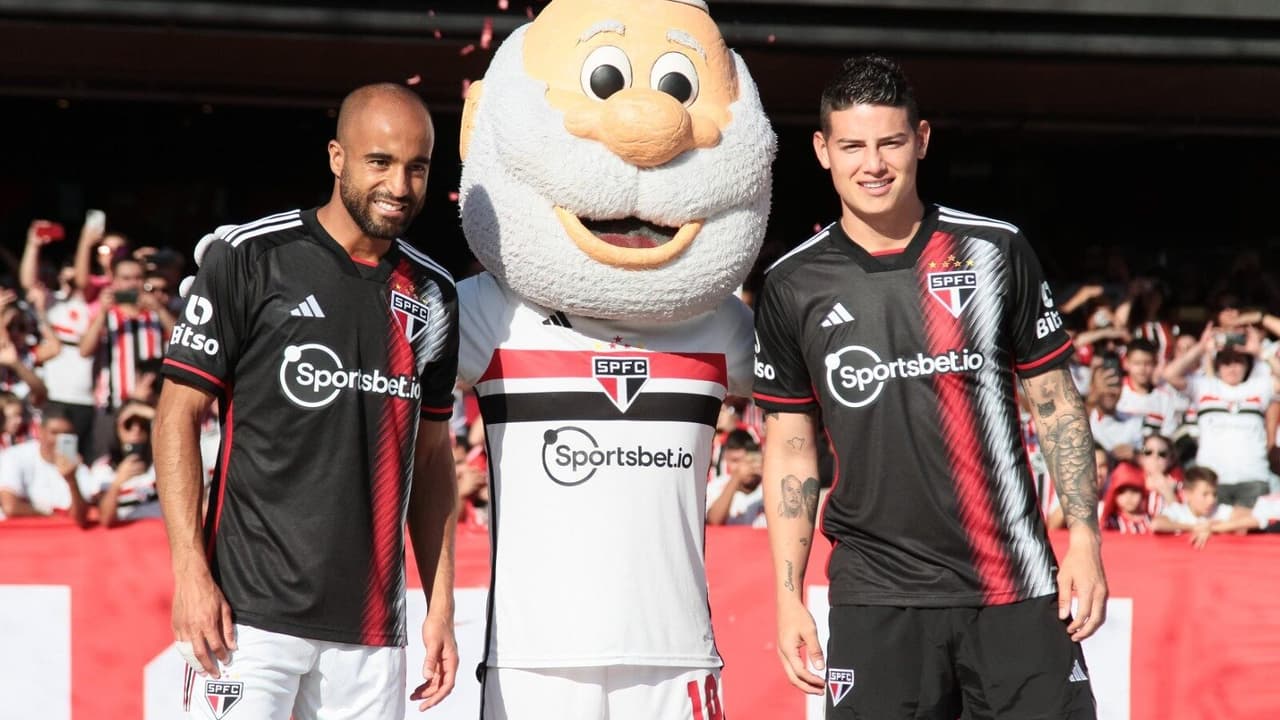 James Rodríguez e Lucas Moura se apresentam no Morumbi com ‘estreia’ da nova camisa do São Paulo 