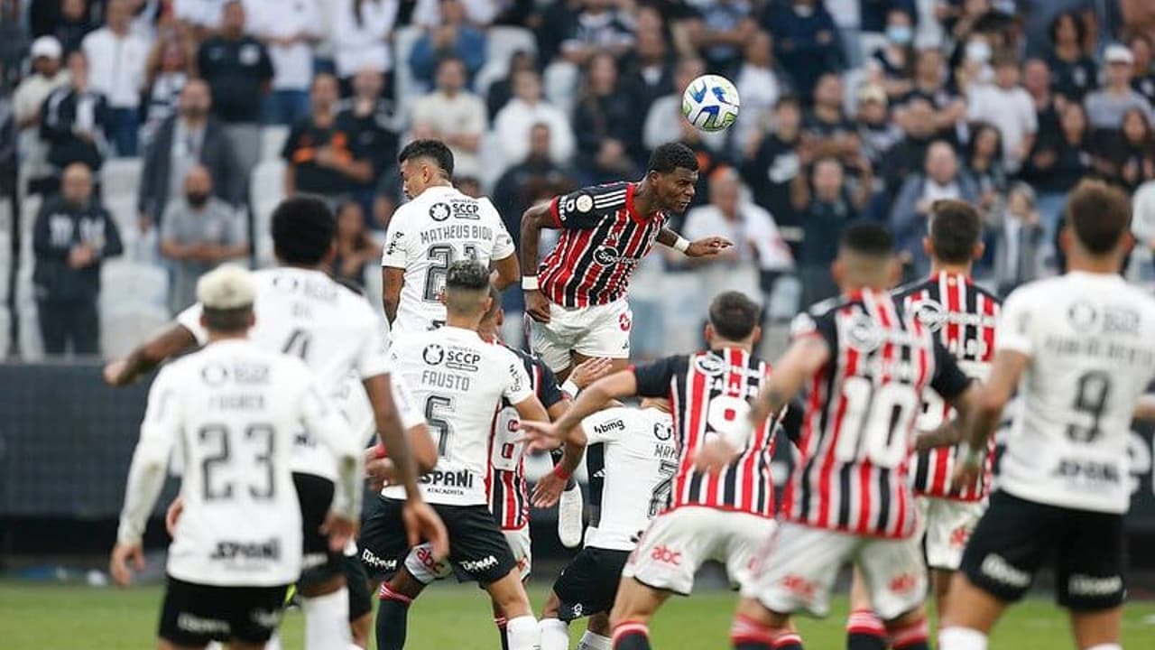 Árbitro Corinthians x São Paulo relata insultos tricolores e cantos homofóbicos de torcedores alvinegros em resumo