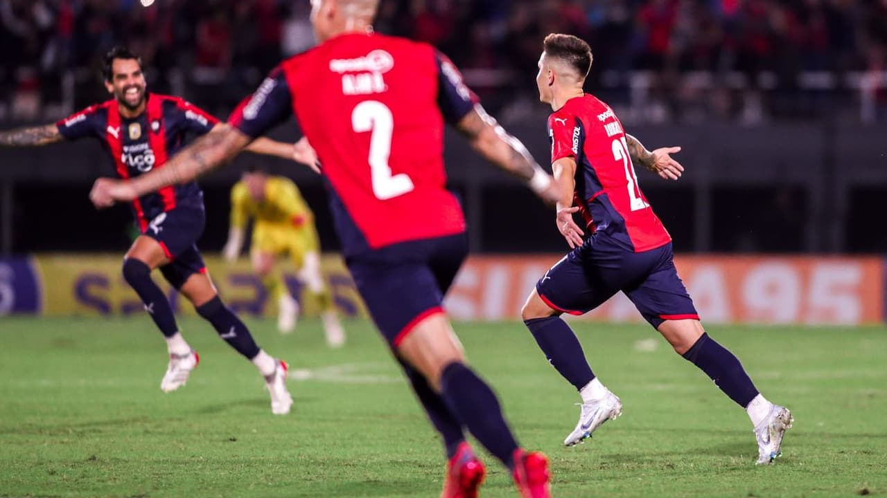 Corinthians fica de olho no lado paraguaio e inspira com o primeiro gol