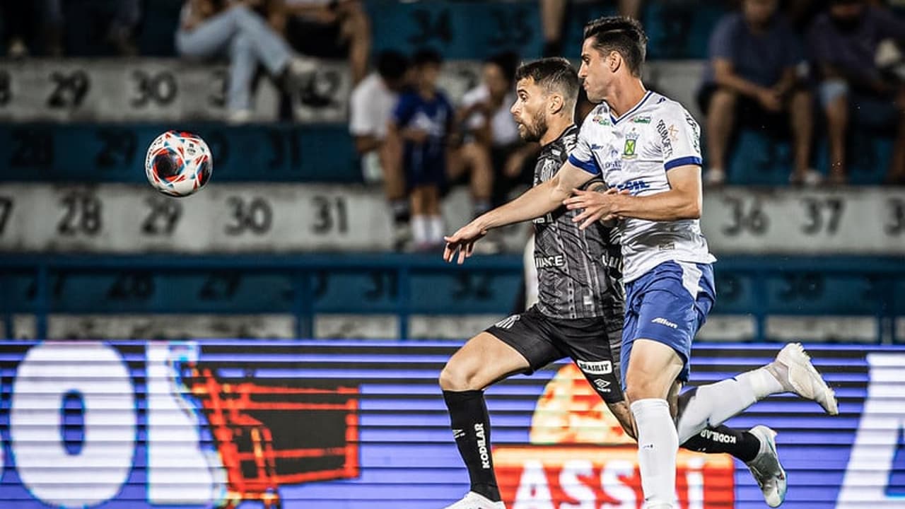 Na estreia de Lucas Lima, Santos evitou Santo André com gol final de Mendoza