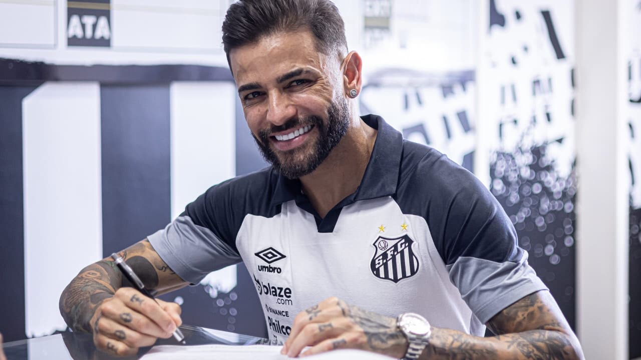 Sétimo impulso!   O Santos anunciou o júnior Kaichara, lateral.