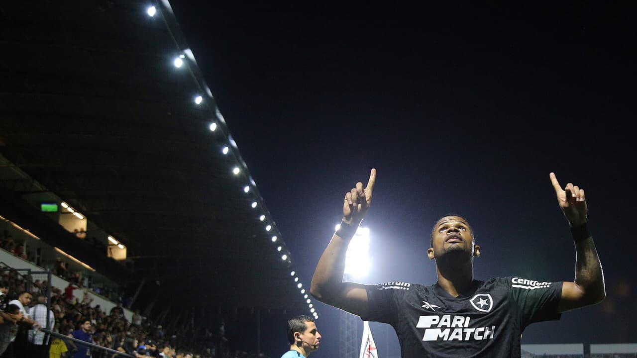 Com um a menos, Botafogo joga com o Bragantino e se classifica para a Libertadores