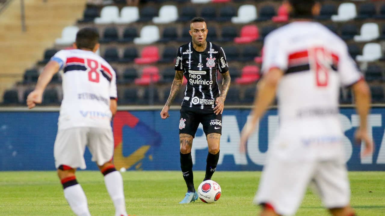 O presidente do Grêmio descartou a volta de Luann: ‘Preciso de jogadores competitivos’.