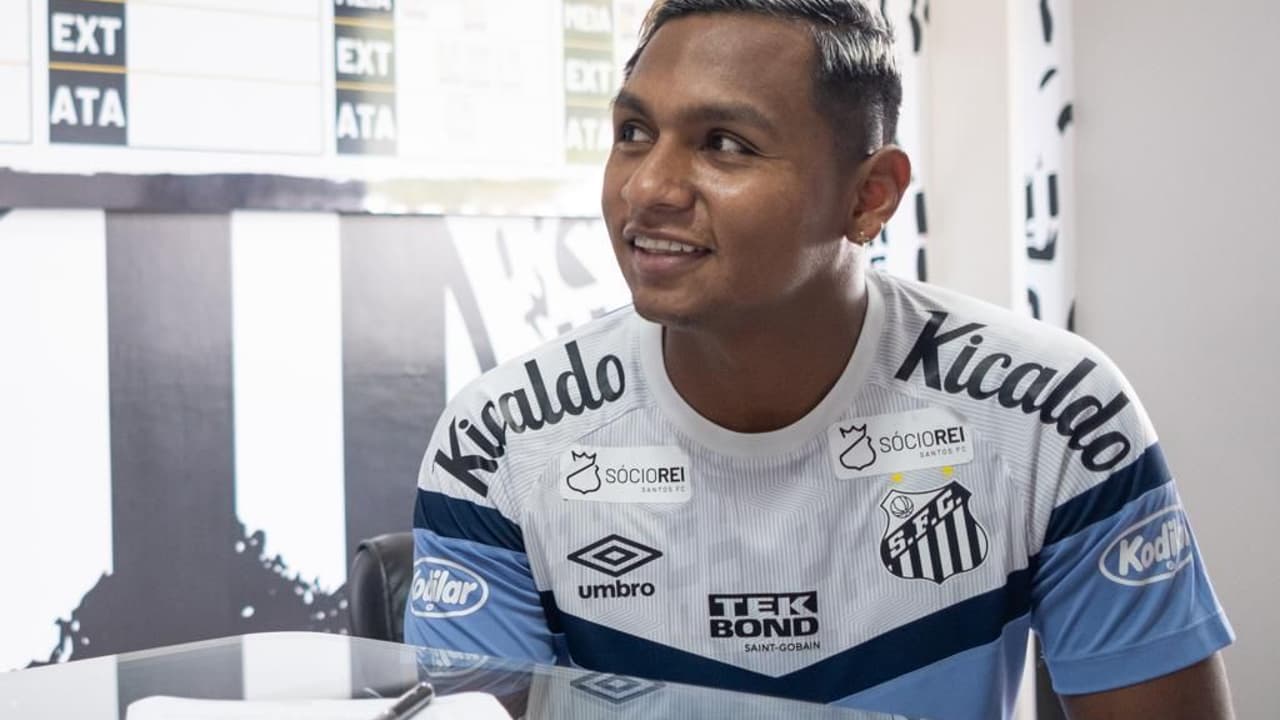 Santos assinou ligação com Alfredo Morelos