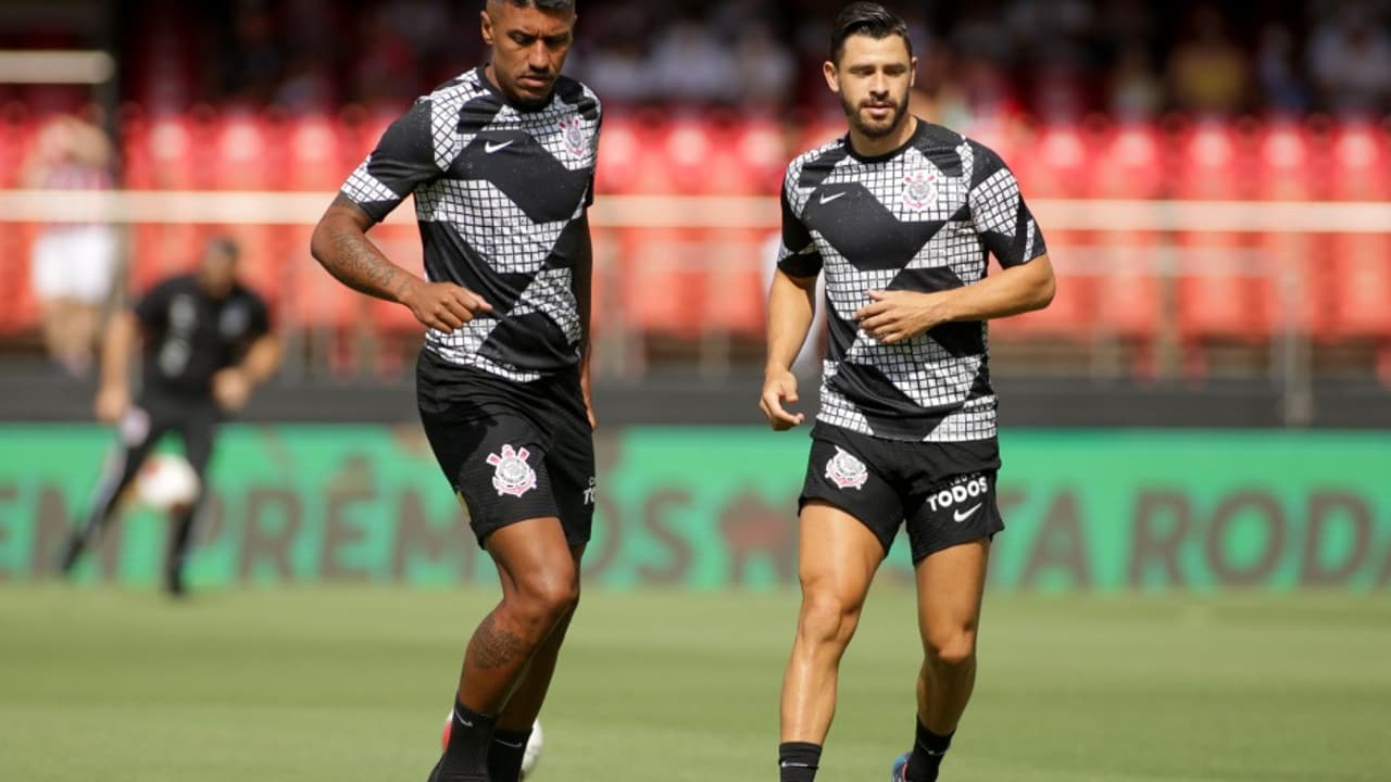 Inspirado em Paulinho, Giuliano pode sobreviver no Corinthians em nova função