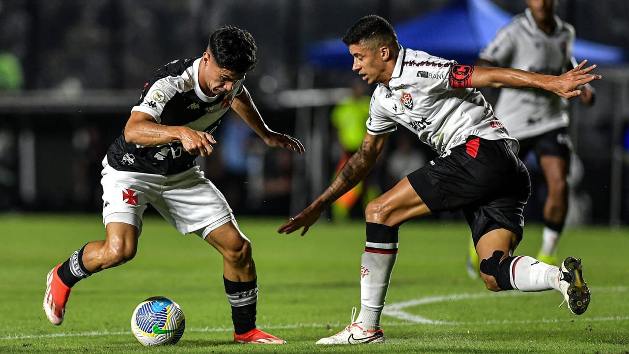 Web irritado com decisão do VAR em jogo do Vasco: ‘Pênalti muito claro’