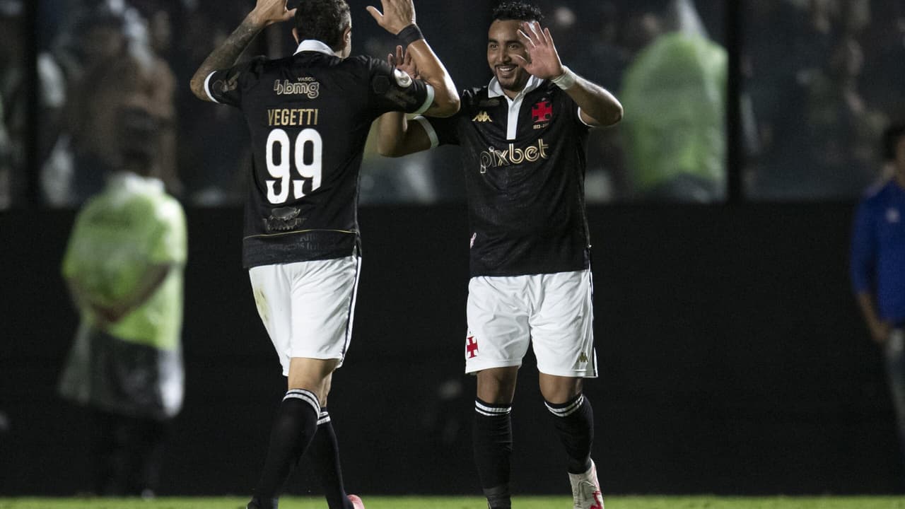 Payet está desiludido e o Vasco venceu o Fortaleza para sair da zona de rebaixamento.  veja os resultados