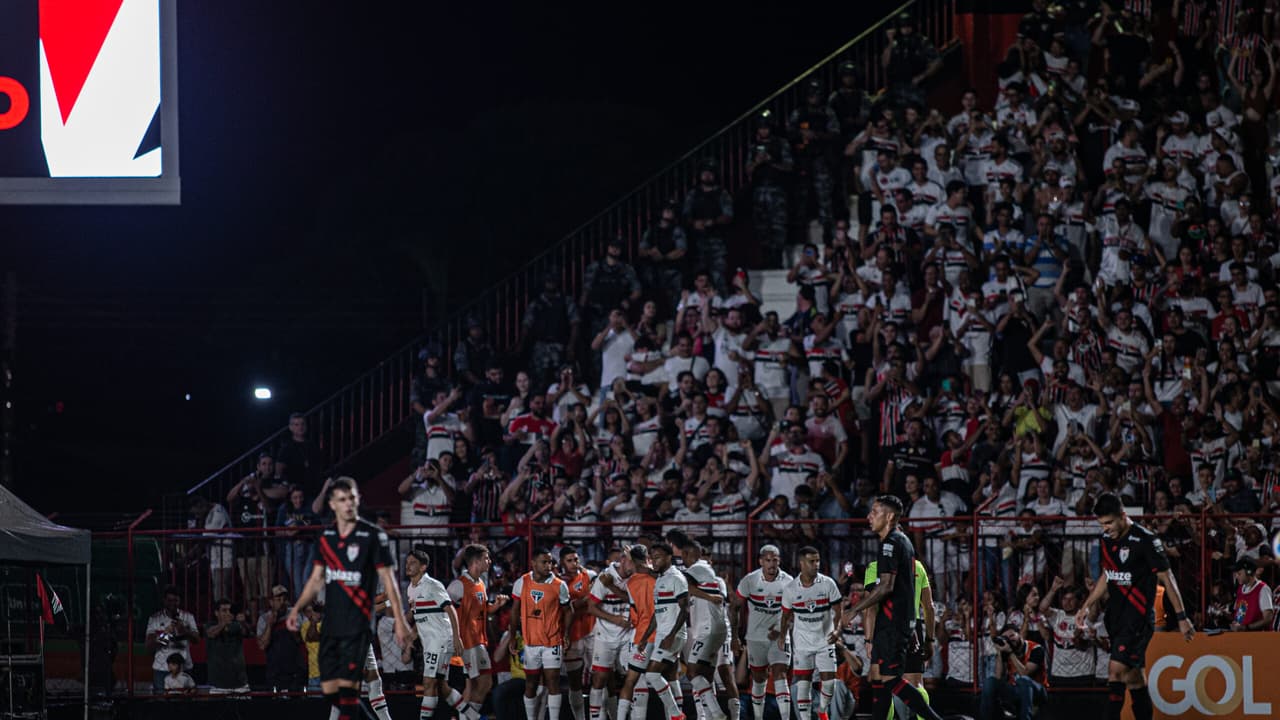 Torcedores do São Paulo enlouquecem com atuação poderosa: 'Reencarnação de Pelé'