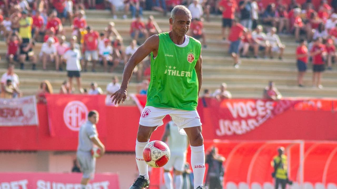 Sem Romário, o América-RJ derrotou o Petrópolis na primeira partida da Copa Santos Dumont;   André percebeu