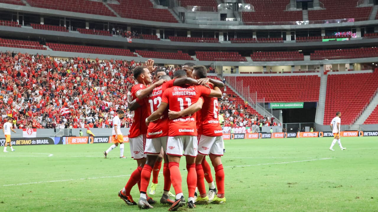 Internacional x Belgrano: onde assistir ao vivo, horários e escalações do Sul-Americano