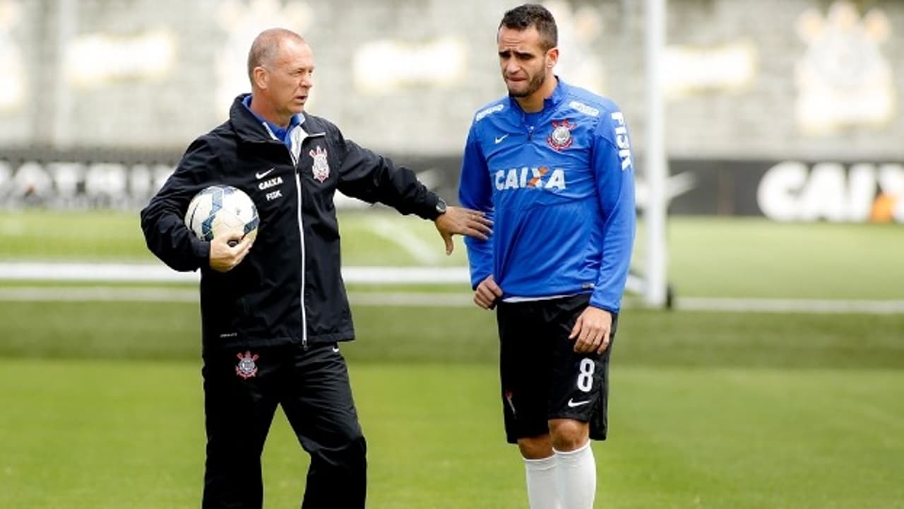 Corinthians concorda em trazer de volta Mano Menezes, e técnico agora vai entregar treinos