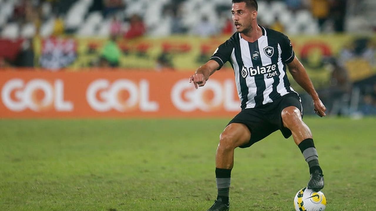 Nas redes sociais, Gabriel Pires pediu desculpas pelas ações contra a torcida do Botafogo durante a partida