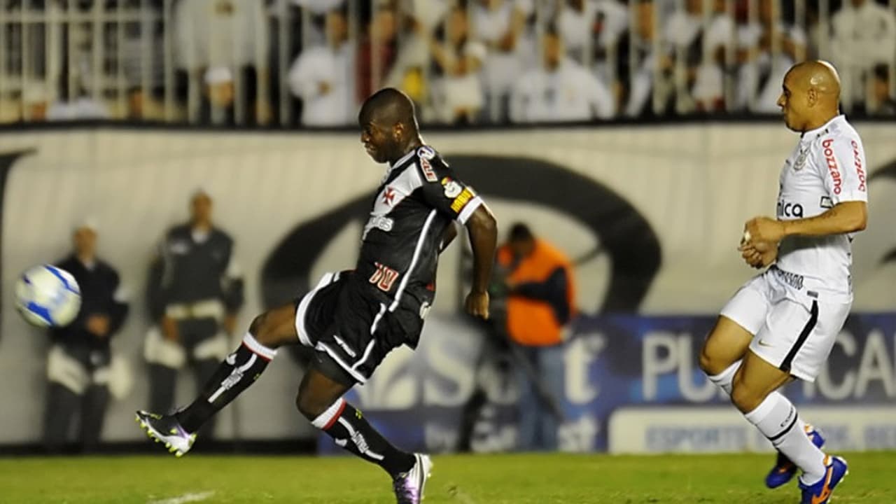 Revolução, cabelo moicano e calças coloridas!   Relembre como era o mundo da última vez que o Vasco venceu o Corinthians