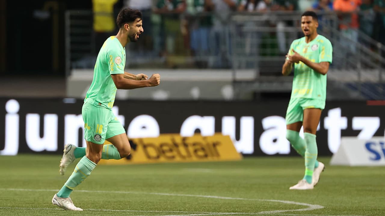 Apesar de estar fora de posição, Flaco López comemora a passagem pelo Palmeiras e se diz ‘muito confiante’.