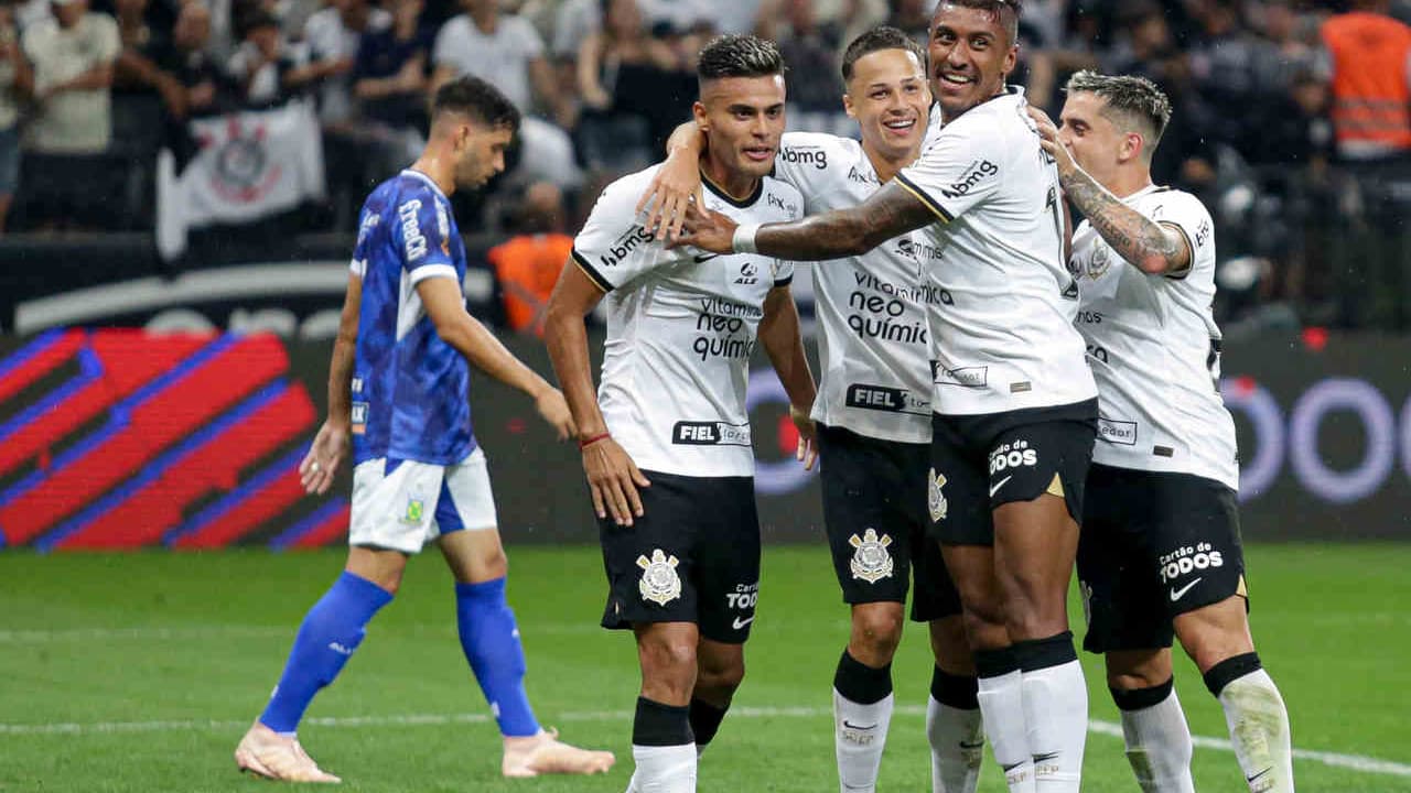 Fausto Berra elogiou a atuação de Paulinho no Corinthians e comentou suas chances na Argentina.