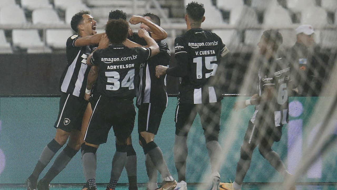 ANÁLISE: Botafogo oscila, mas é letal por cima e vence na estreia no Brasileirão após onze anos