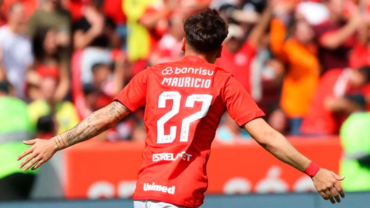 Com a última contratação de Maurício, o Internacional se recupera e o Flamengo está em vias de se superar.