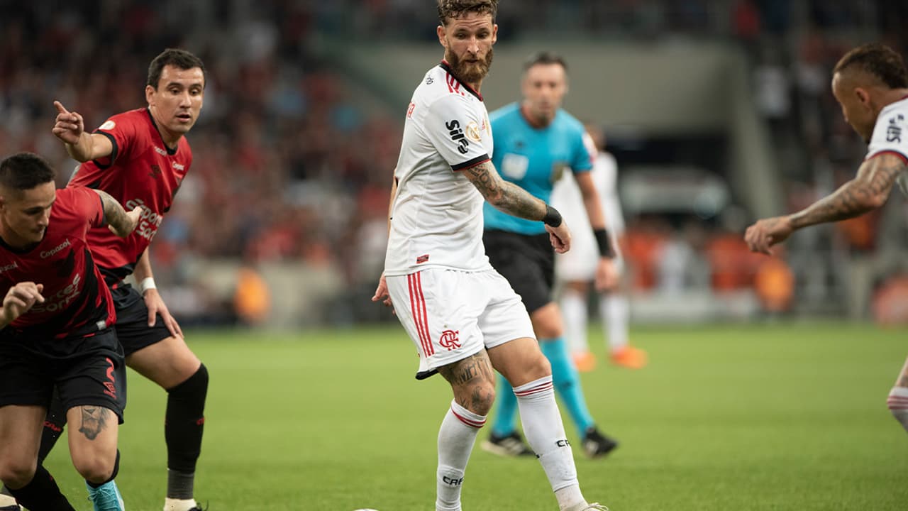 ANÁLISE: Nada bem, o Flamengo mais uma vez caiu na defesa, sofreu dores e pode terminar a rodada no Z4 do Brasileirão.