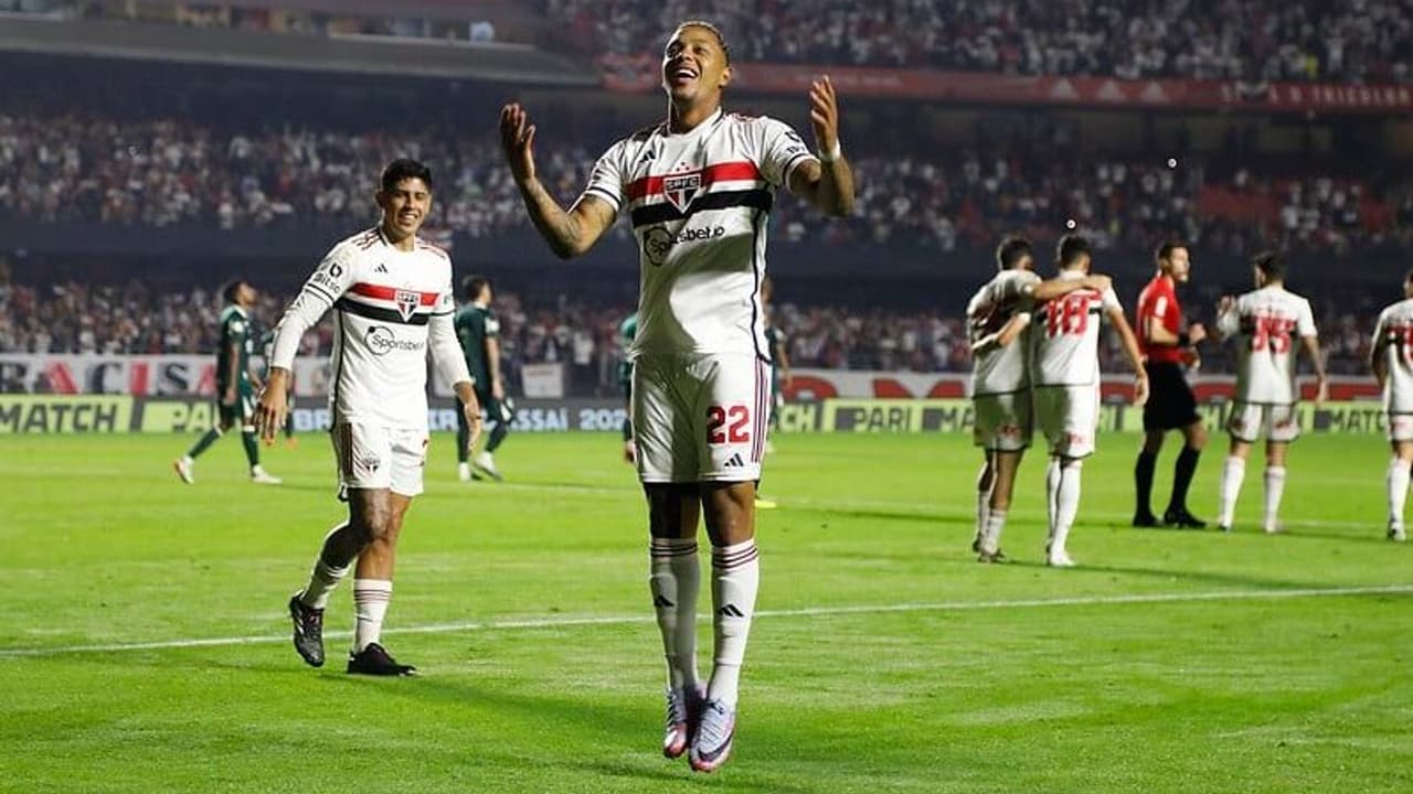 De volta da lesão, David comemora o gol decisivo no São Paulo:  \