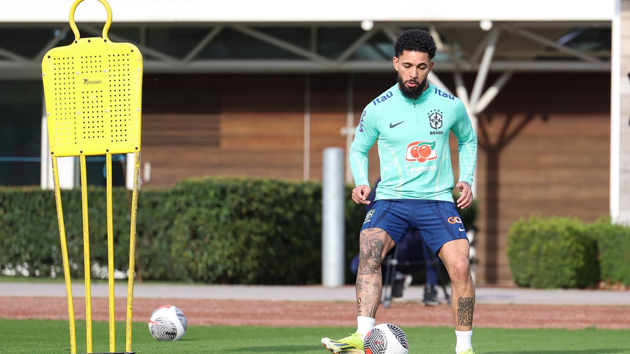 Douglas Luiz prevê 'momentos diferentes' do Brasil contra a Inglaterra