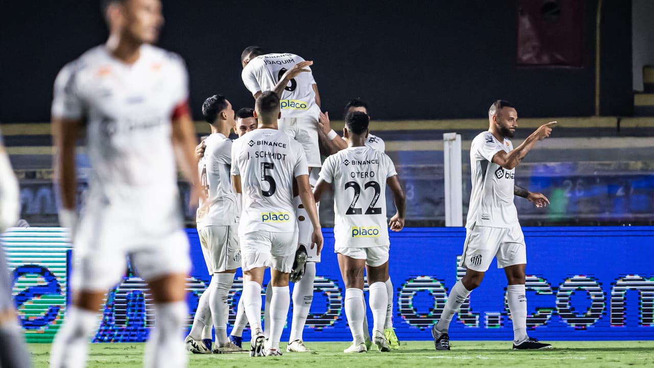 Lança!   Resumo: Santos derrota o Guarani e segue na última rodada da Série B.