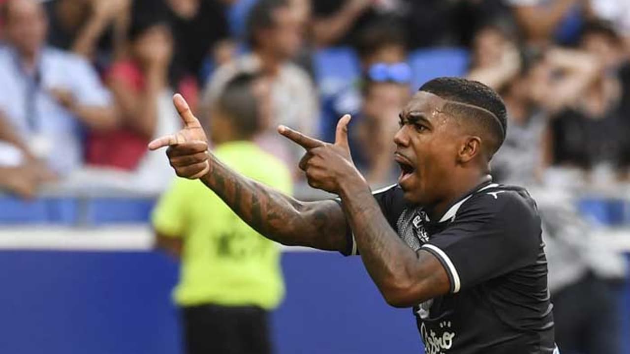 Venda de Malcom para clube árabe pode dar folga financeira ao Corinthians