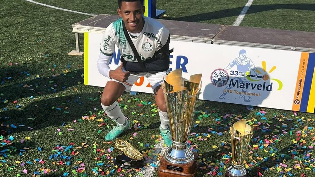 Depois do título e artilheiro da Holanda, o astro do Palmeiras se prepara para o torneio belga de Kevin de Bruyne.