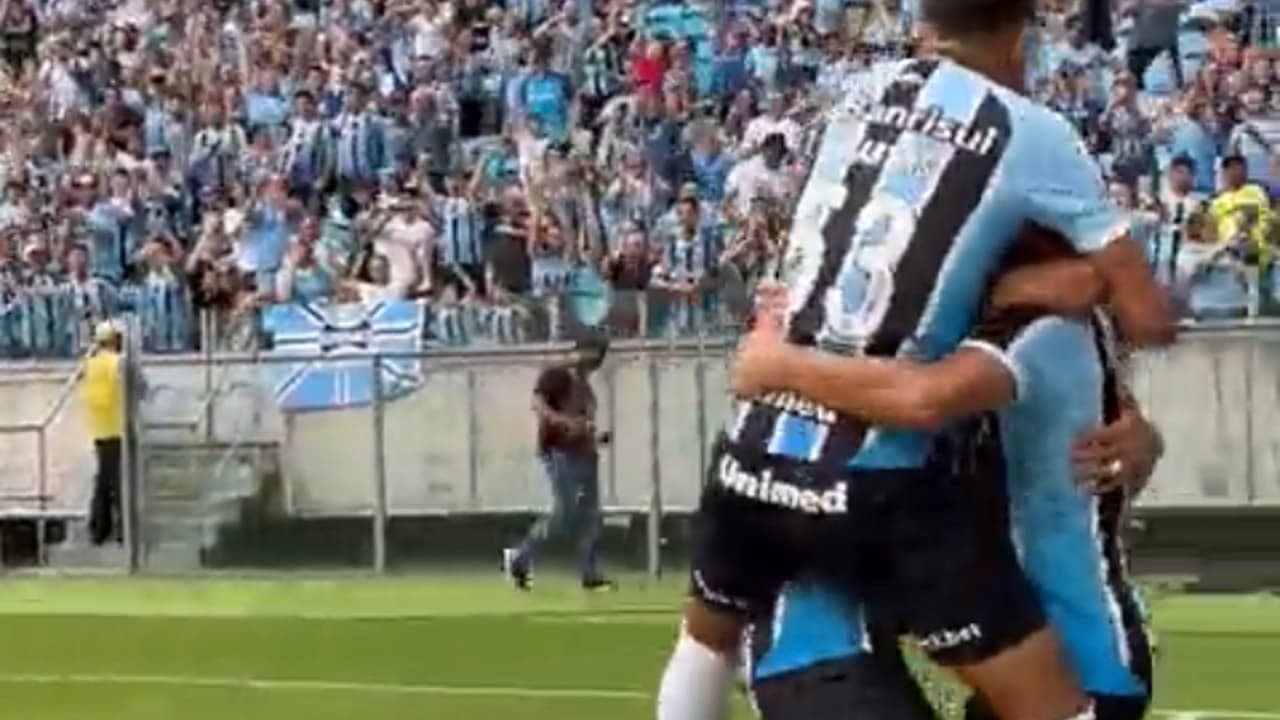 Suarez marcou duas vezes, venceu o Grêmio Aymore e assumiu a liderança para o Gauchan