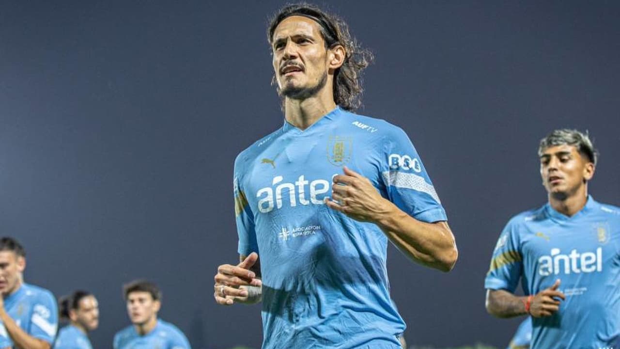 Fim de uma era!   Cavani anuncia aposentadoria da seleção uruguaia