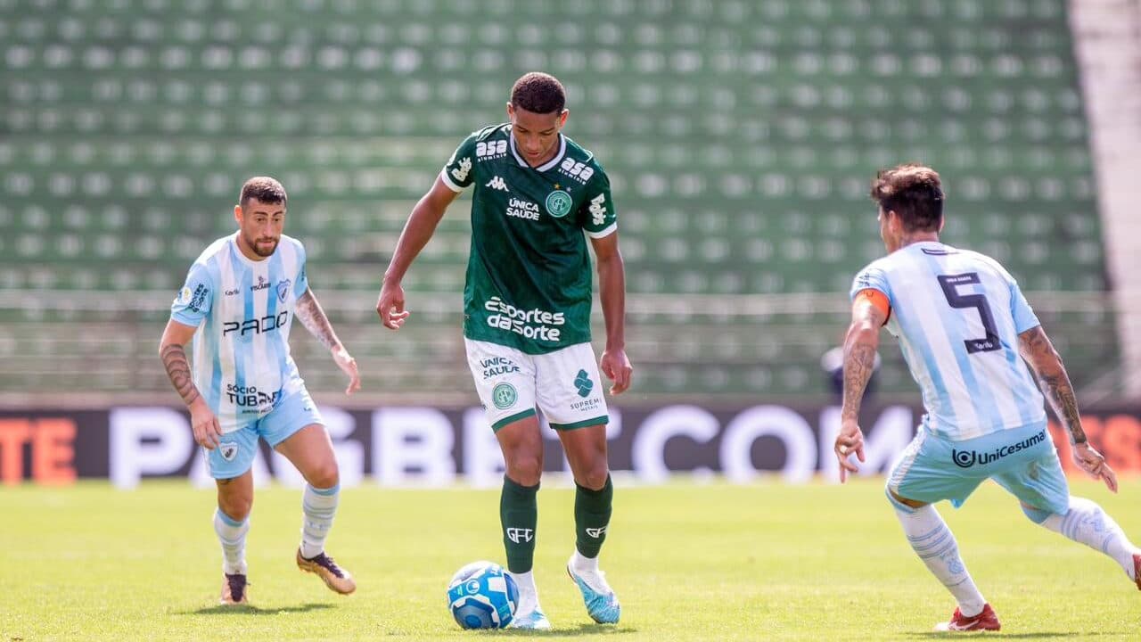 Aos 17 anos, Yann Henrique estreou pelo Guarani e encantou o treinador: 'É um nome para lembrar'