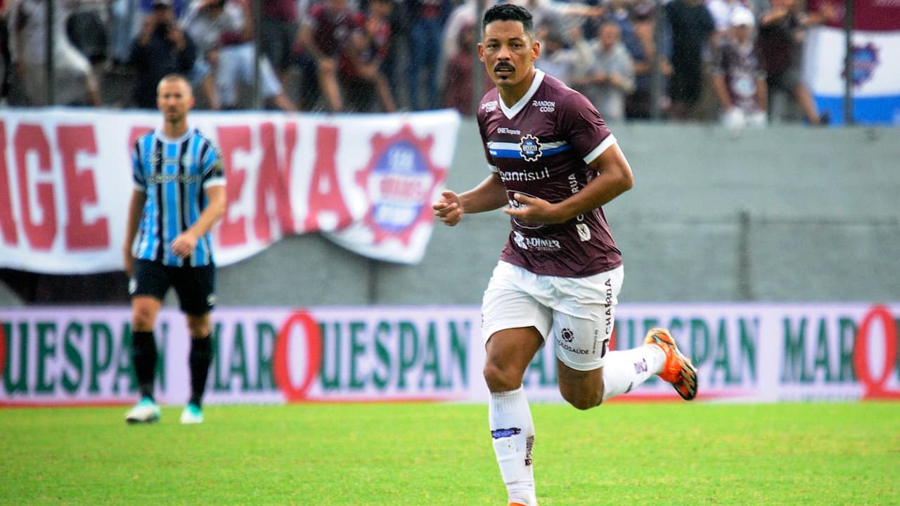 O Grêmio jogou primeiro com Soteldo, saiu na frente, mas sofreu a frustração do Caxias e perdeu a abertura do Campeonato Gaúcho