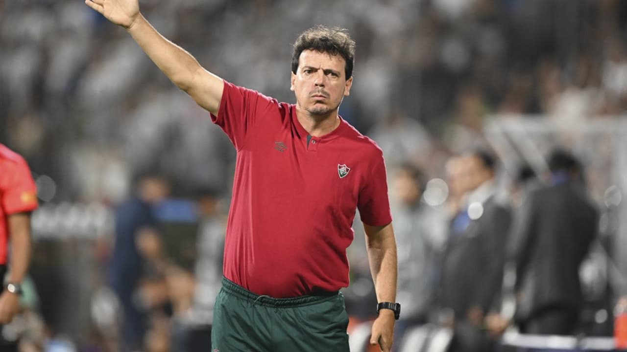 Improvisações na defesa do Fluminense podem trazer novas surpresas para Diniz, lembra outras;