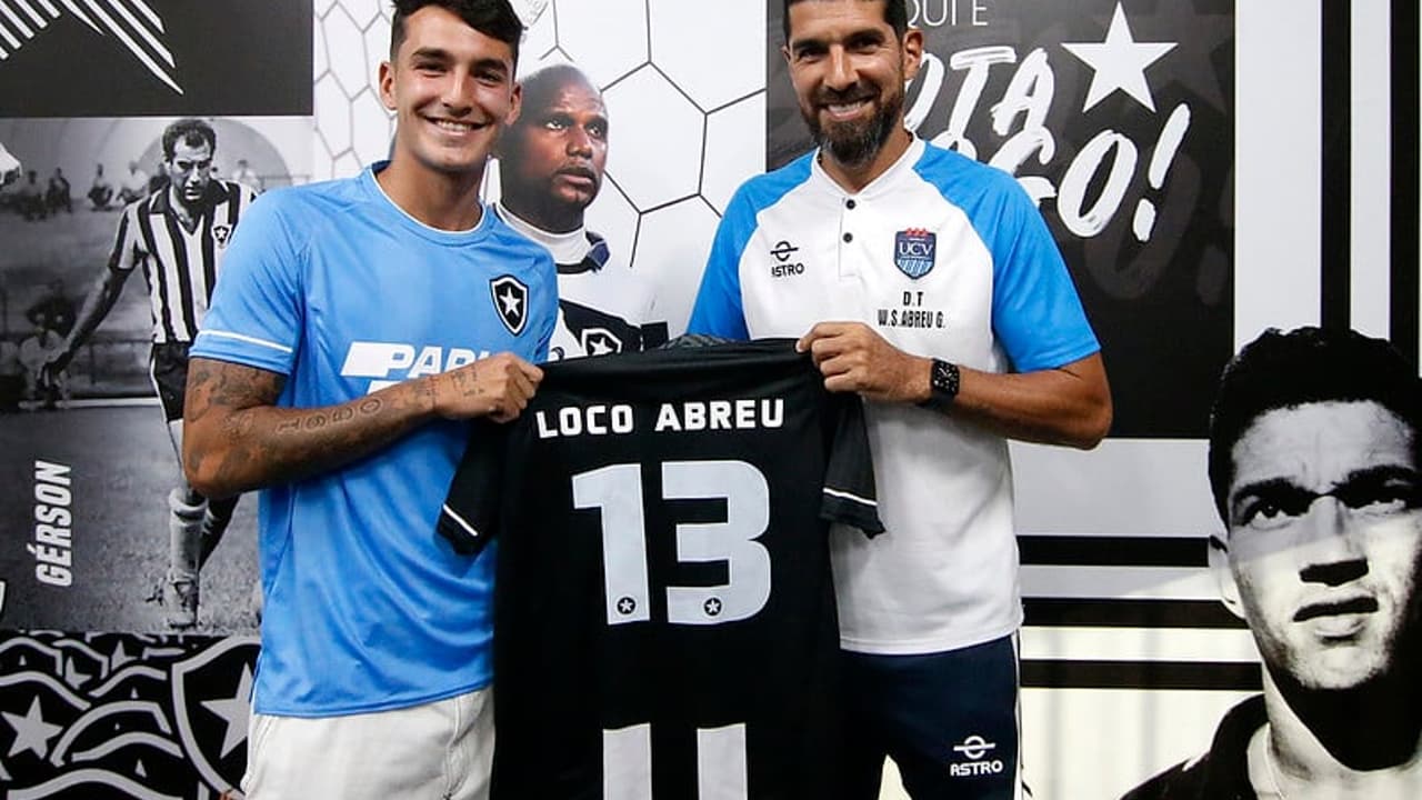 Das homenagens em campo à irritação na entrevista: o reencontro entre Loco Abreu e Botafogo