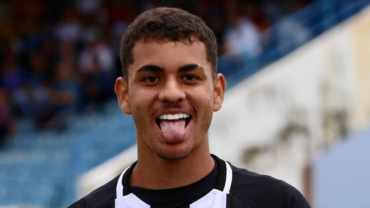 Sapata rescindiu contrato com o Taubaté e assinou com o Botafogo nesta quarta-feira